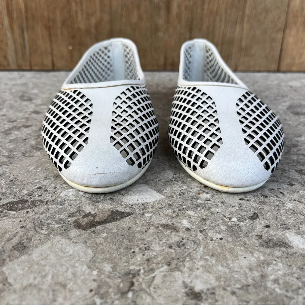 Tamara Mellon White Women's Lihi Cutout Ballet Flats Size 35.5 EU Made in Italy - Picture 8 of 8